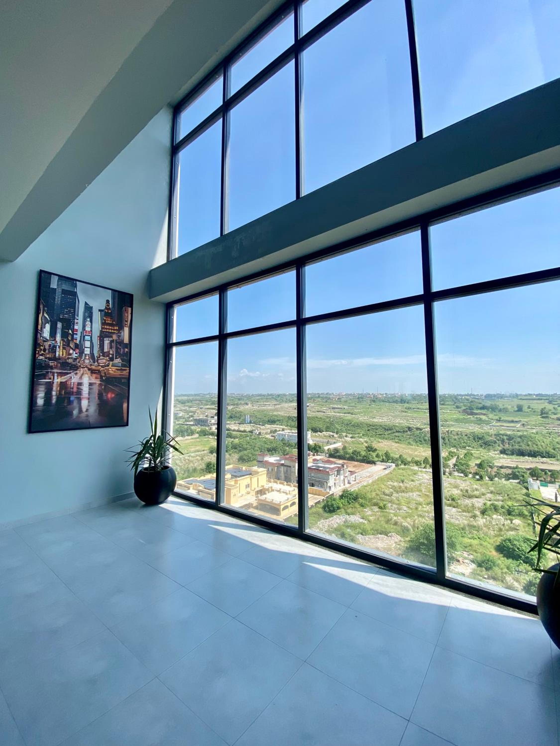 Skypark One Gulberg - Apartments by Superhost