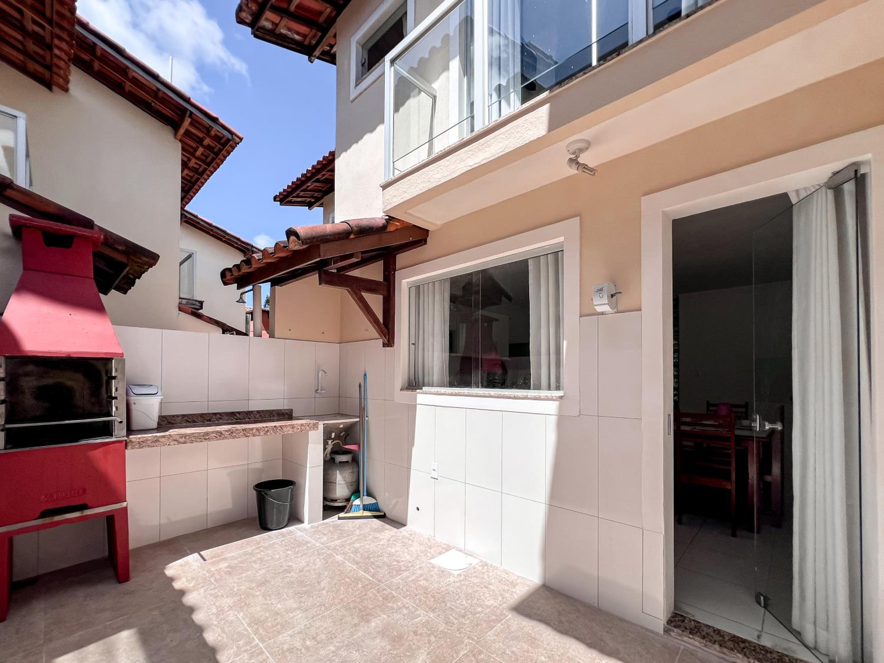 Casa com lazer completo perto da praia Taperapuan