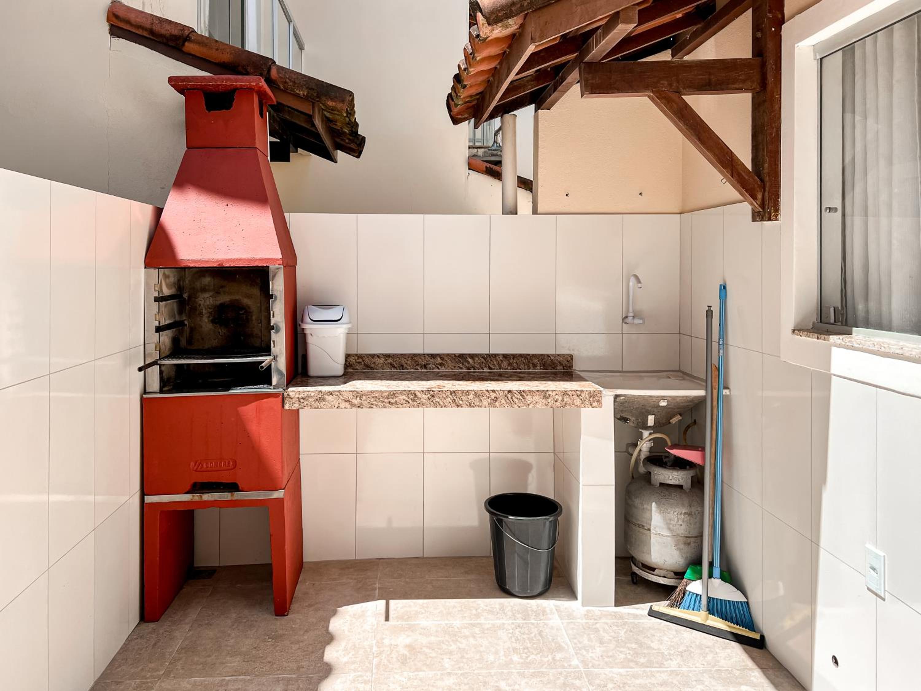 Casa com lazer completo perto da praia Taperapuan