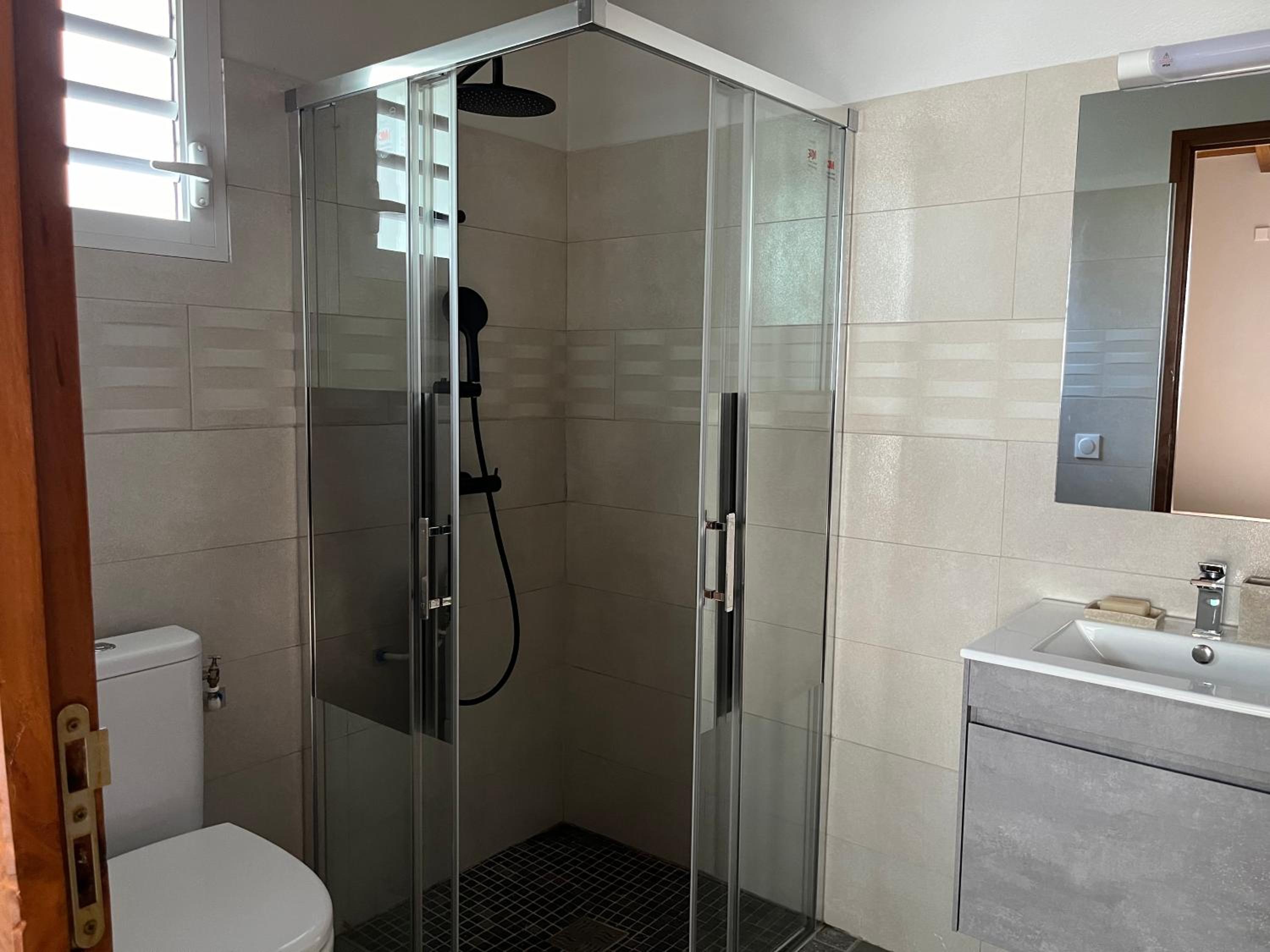 Grande villa moderne, calme, piscine & jardin view 5