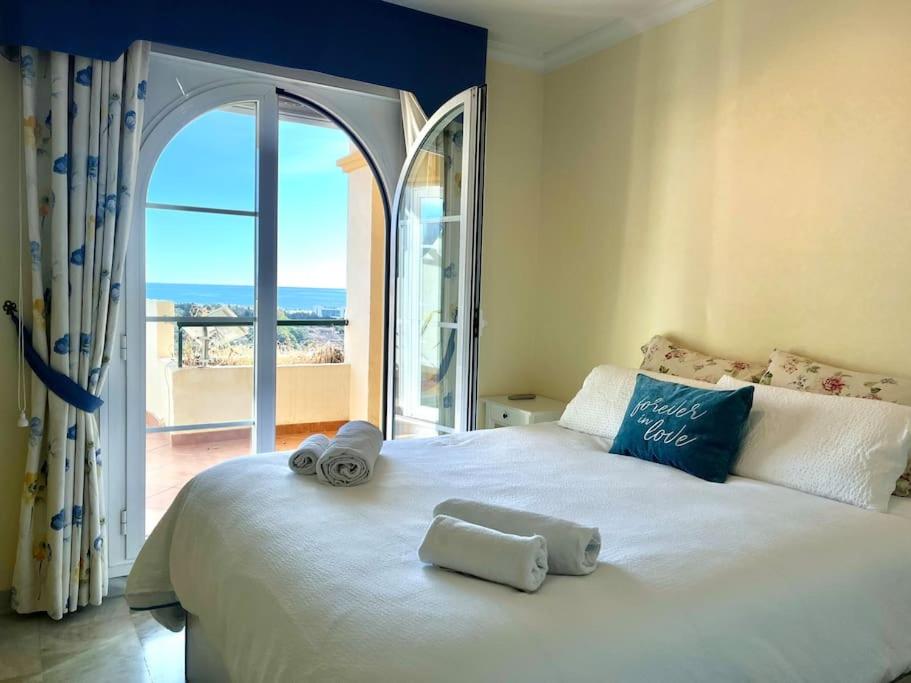 Panoramic views 2 bed apartment view 5