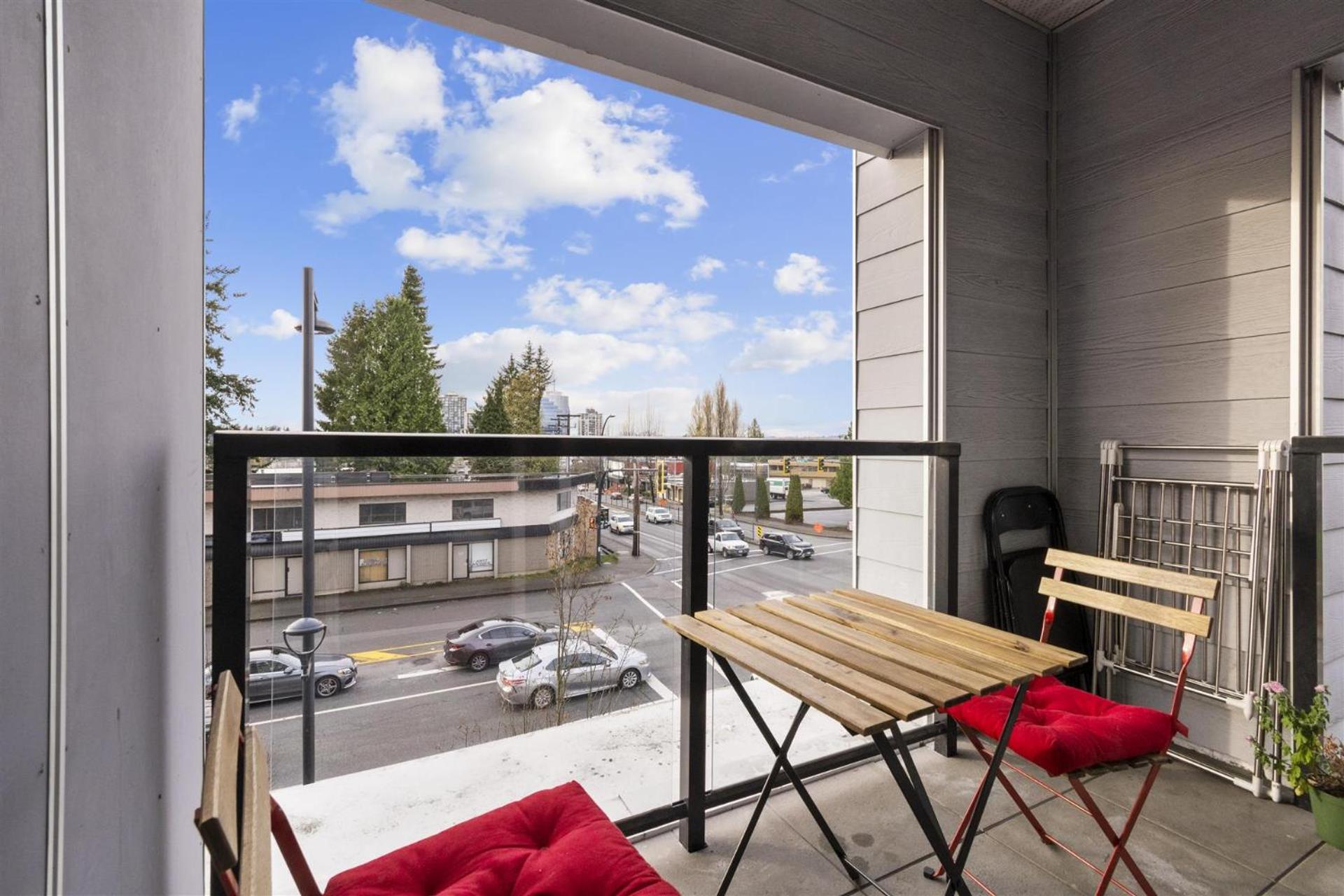 Skytrain accessible, Free Parking, Gym, 2 Bedroom Sleeps 6 Central Apartment with easy access to downtown Vancouver
