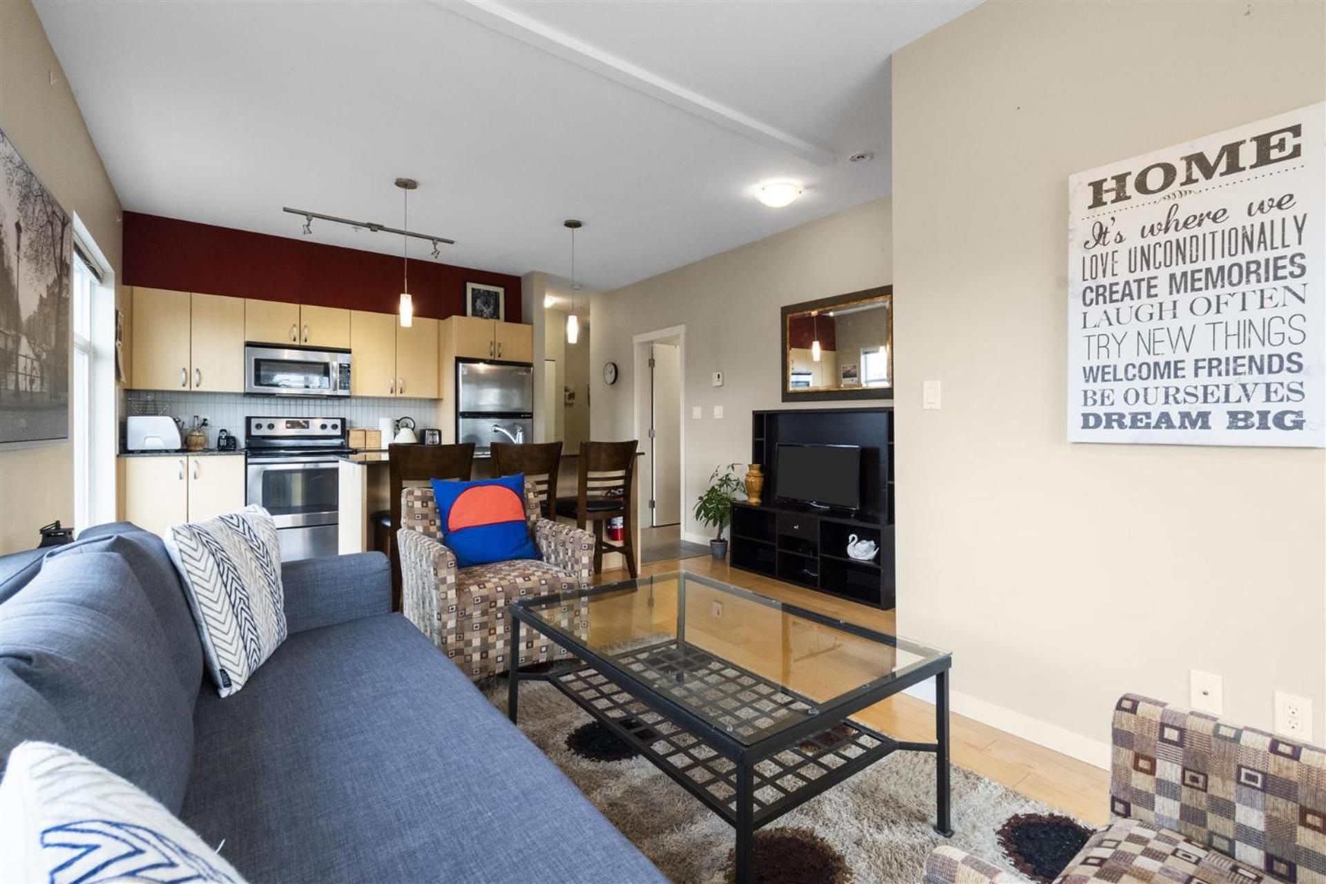 Skytrain accessible, Free Parking, Gym, 2 Bedroom Sleeps 6 Central Apartment with easy access to downtown Vancouver