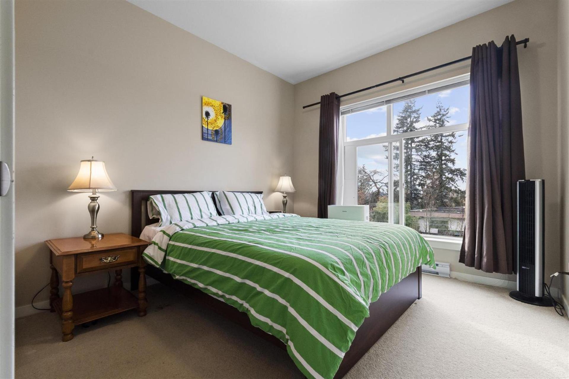 Skytrain accessible, Free Parking, Gym, 2 Bedroom Sleeps 6 Central Apartment with easy access to downtown Vancouver
