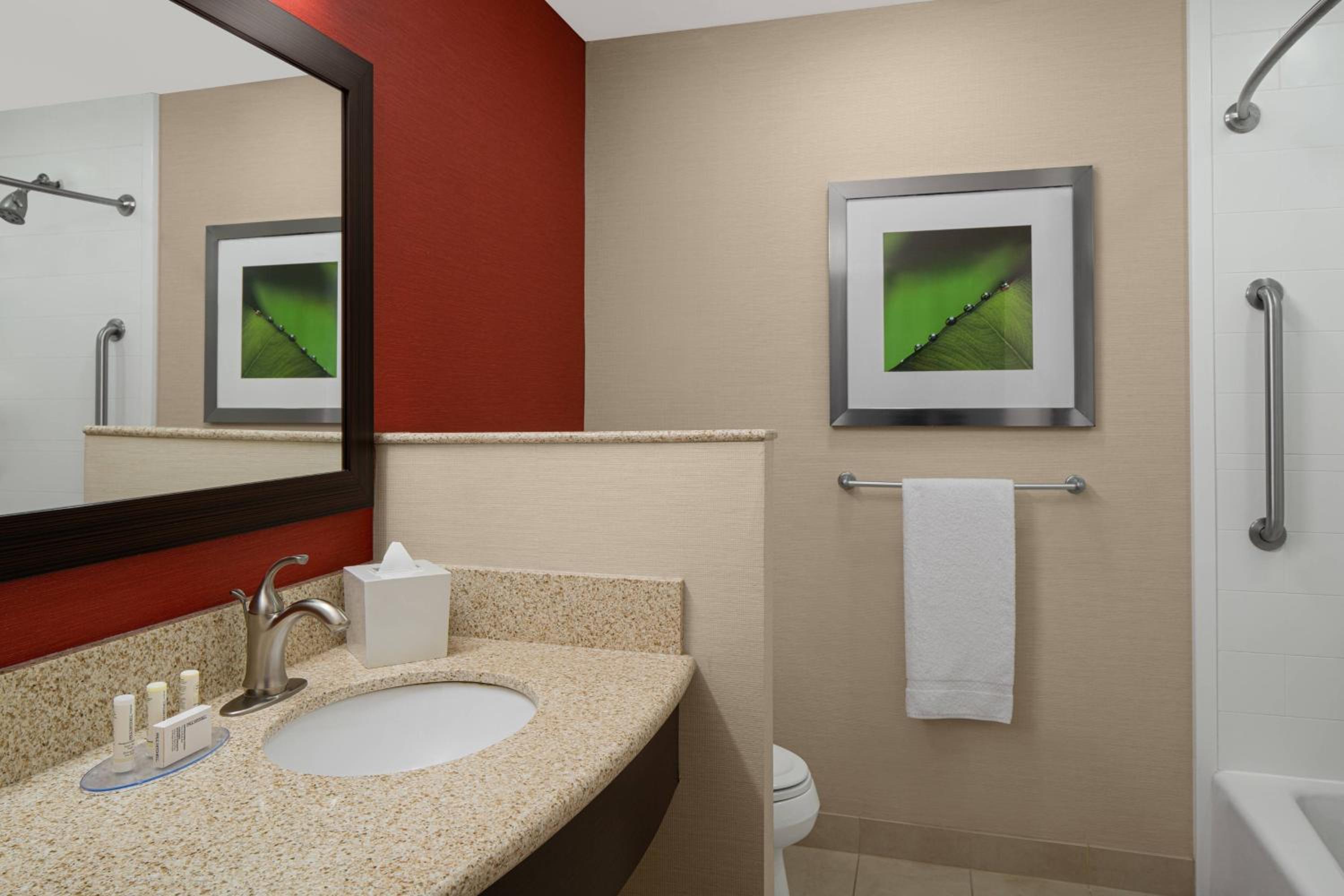 Courtyard By Marriott Houston Kingwood - Property Image 3