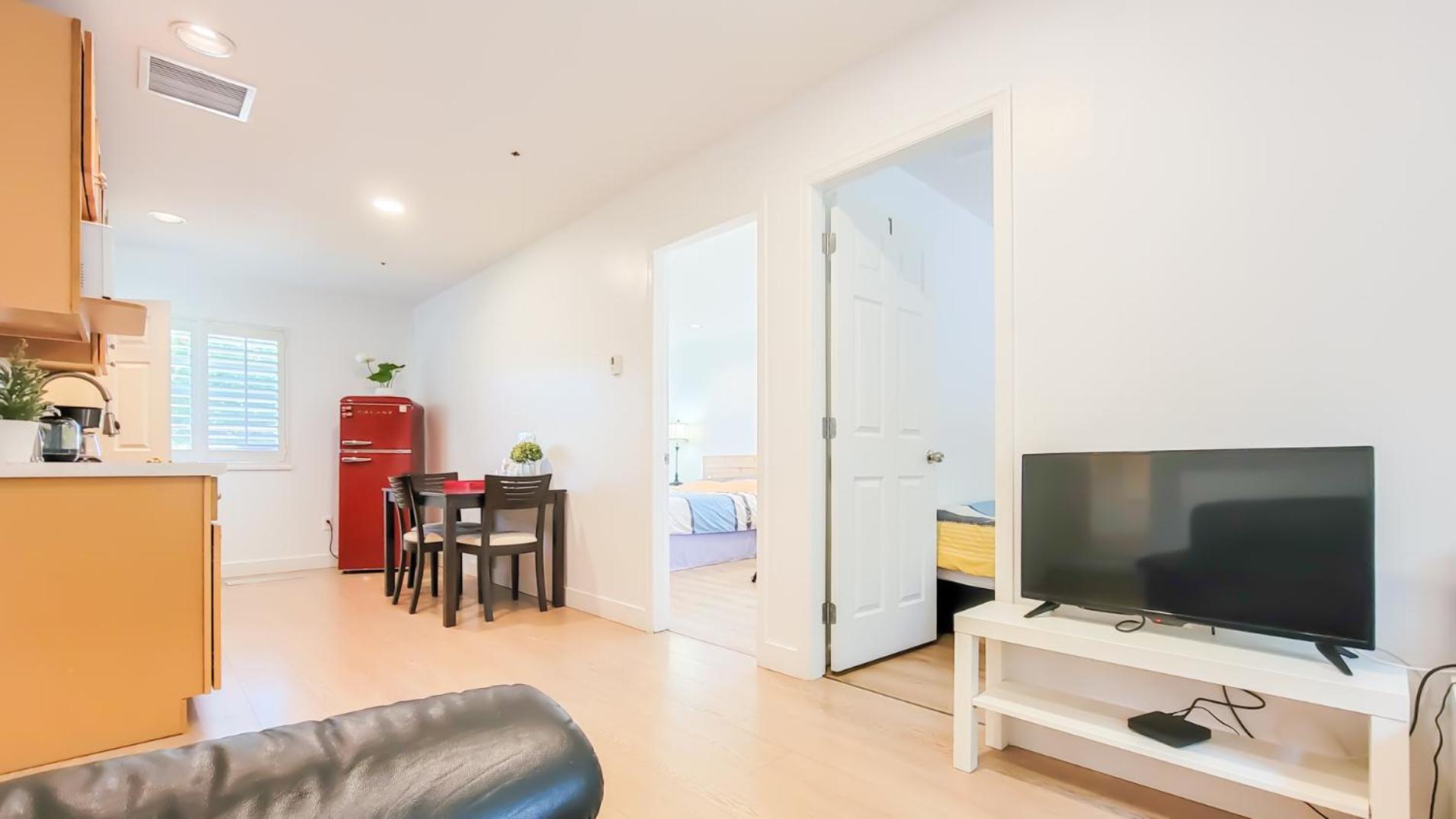 Surrey Vacations - Ocean Park BB - Property Image 9