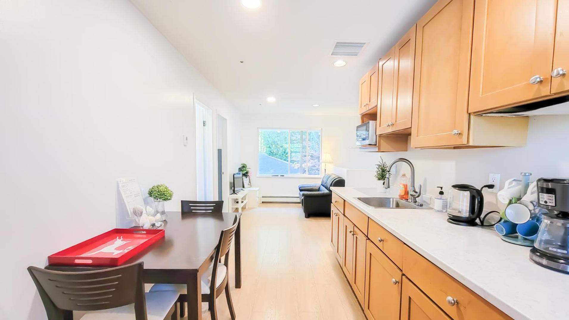 Surrey Vacations - Ocean Park BB - Property Image 7
