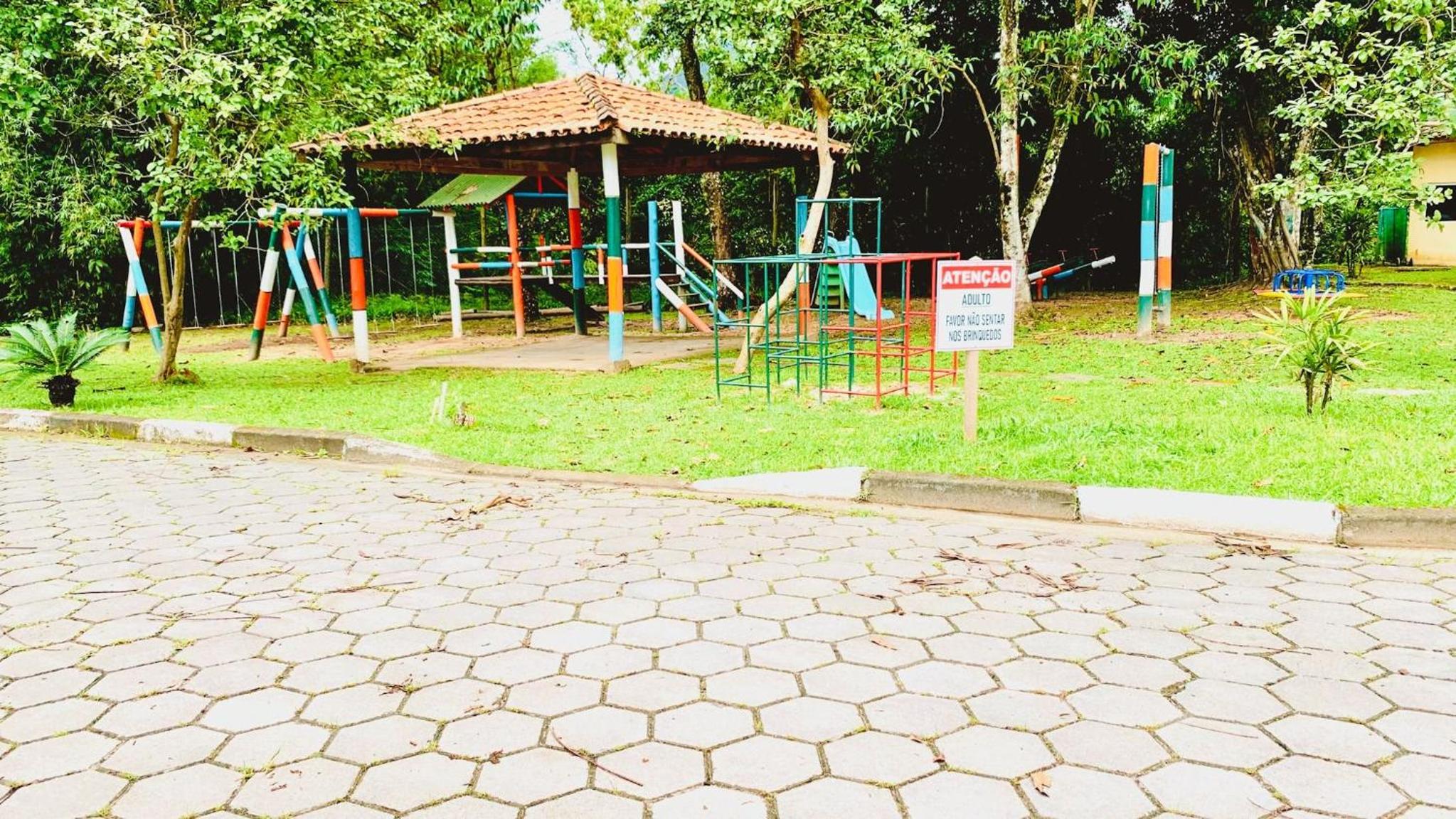 Piscina com ofurô/Churrasqueira/Sinuca e Ping Pong