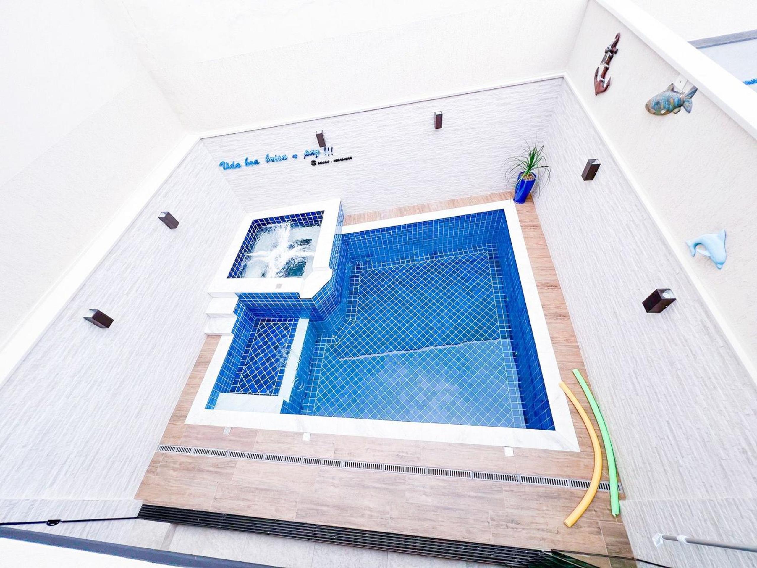 Piscina com ofurô/Churrasqueira/Sinuca e Ping Pong