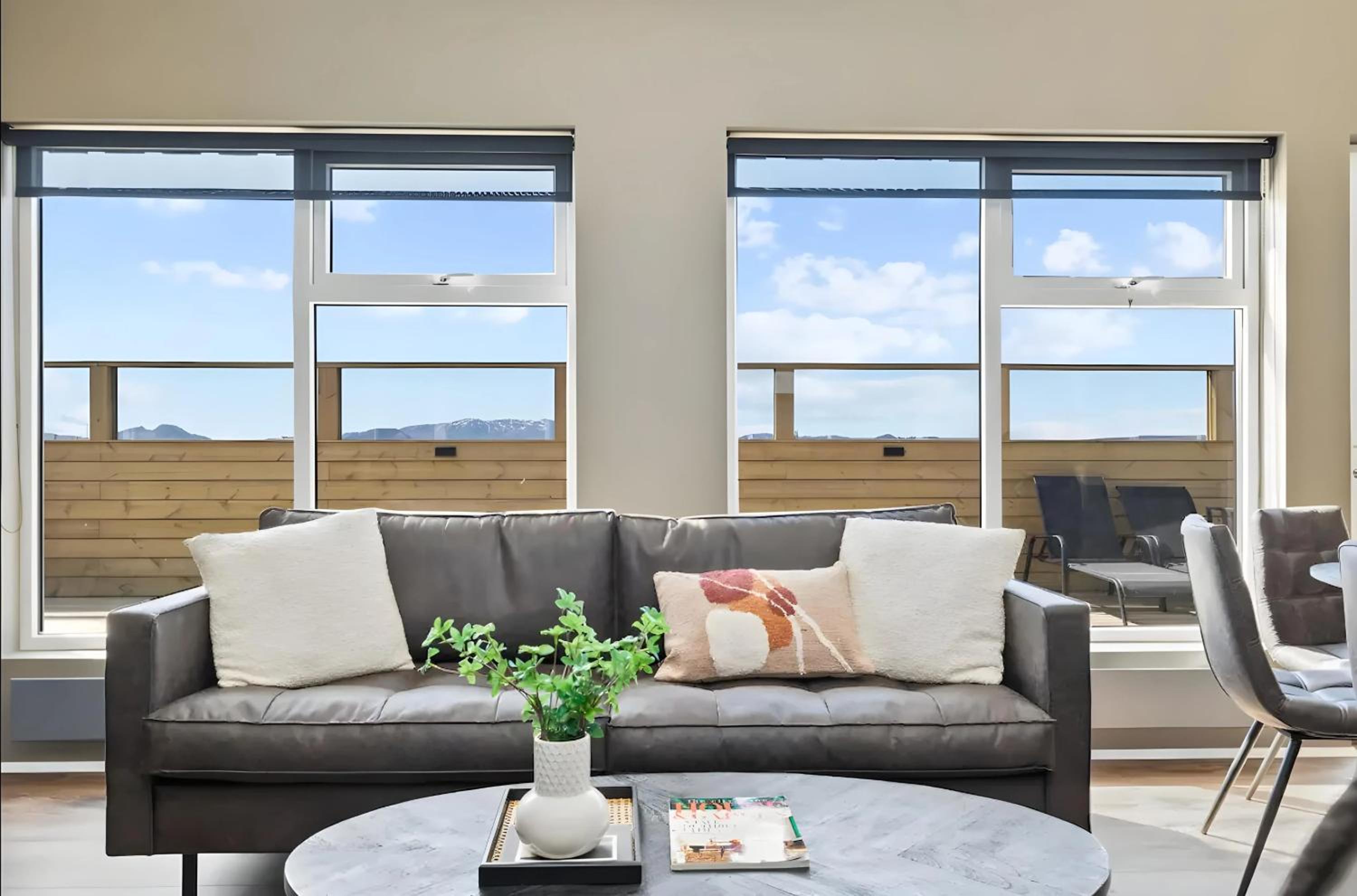 Cozy Cabin with Hot Tub & Sauna - Ultimate Retreat view 5