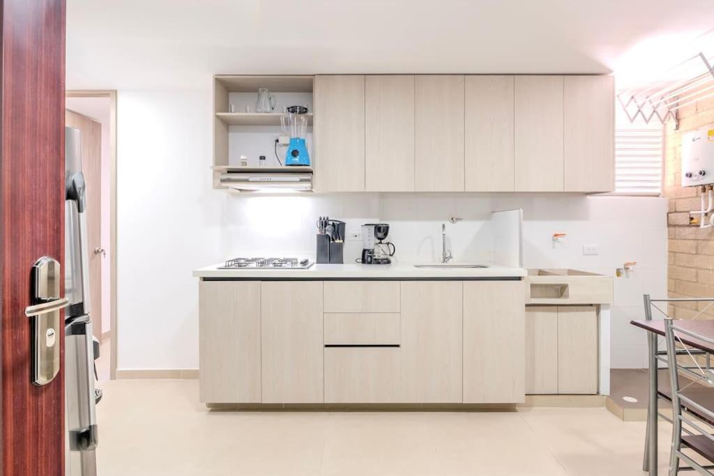 Apartamento en Laureles 2BR con rooftop y piscina 702