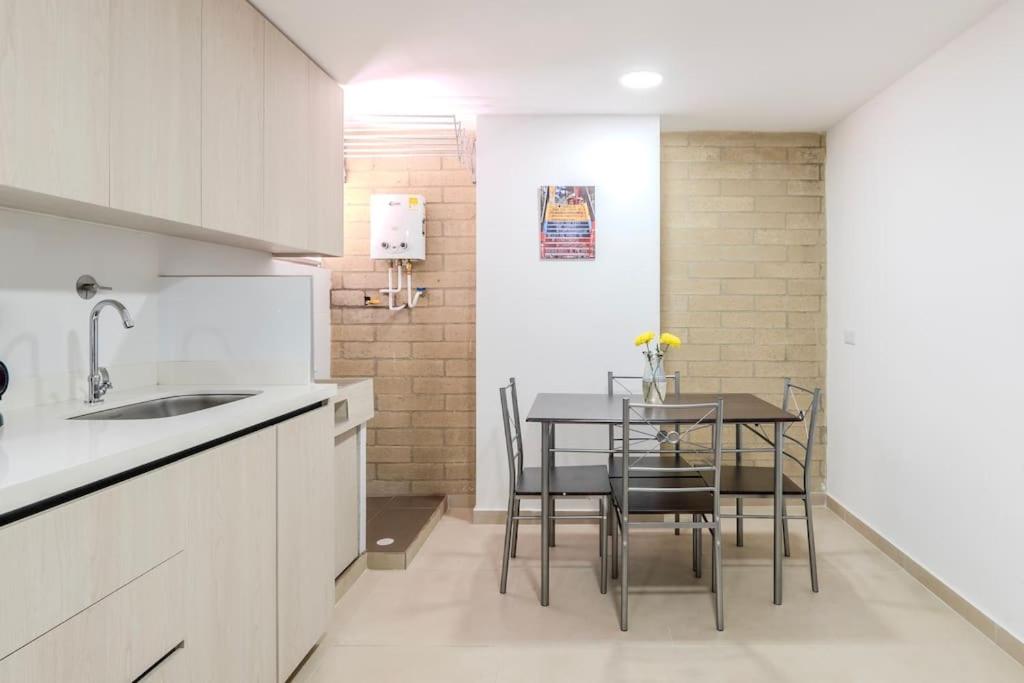 Apartamento en Laureles 2BR con rooftop y piscina 702