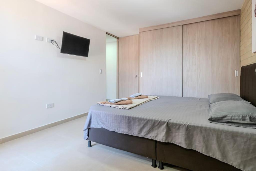 Apartamento en Laureles 2BR con rooftop y piscina 702