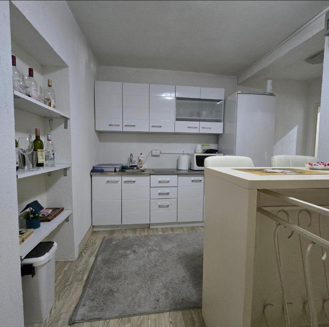 Apartment Center 23