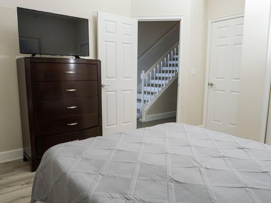 Clermont Family Townhouse Pool & Arcade near Disney