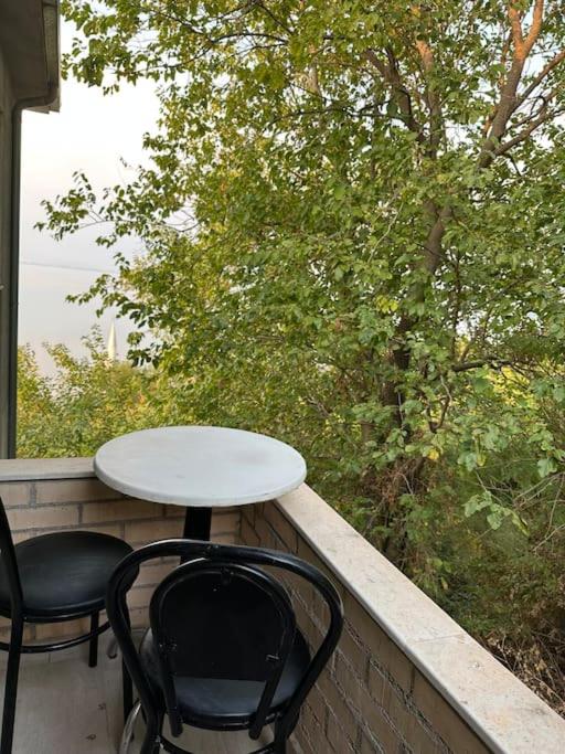 Tranquil Lakehouse