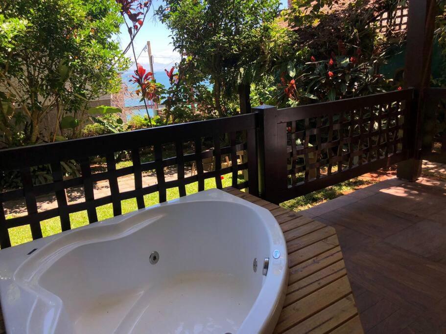 Ape 1 - Jacuzzi e Vista parcial Mar - Bombinhas, SC