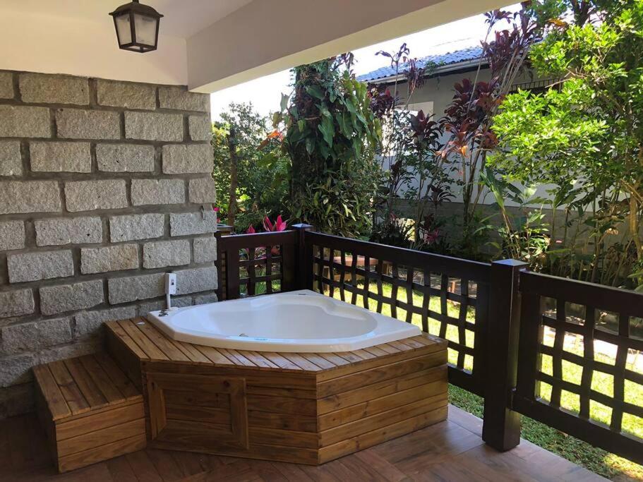 Ape 1 - Jacuzzi e Vista parcial Mar - Bombinhas, SC