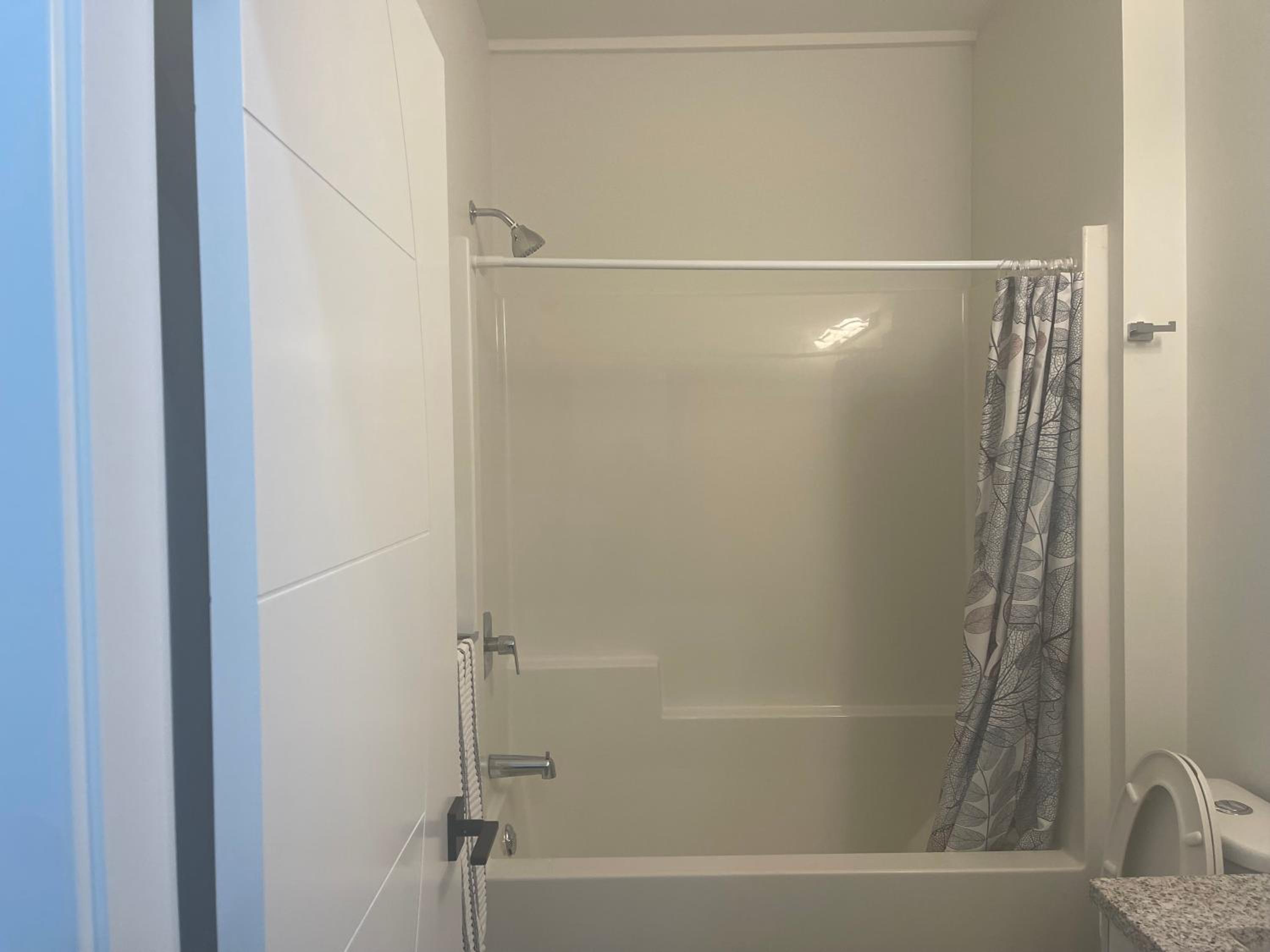 Brand-new three bedroom guest suite in the desirable neighbourhood
