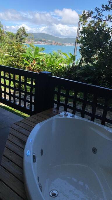 Apto 2 - com Jacuzzi e Vista Mar - Morada do Ganso Bombinhas