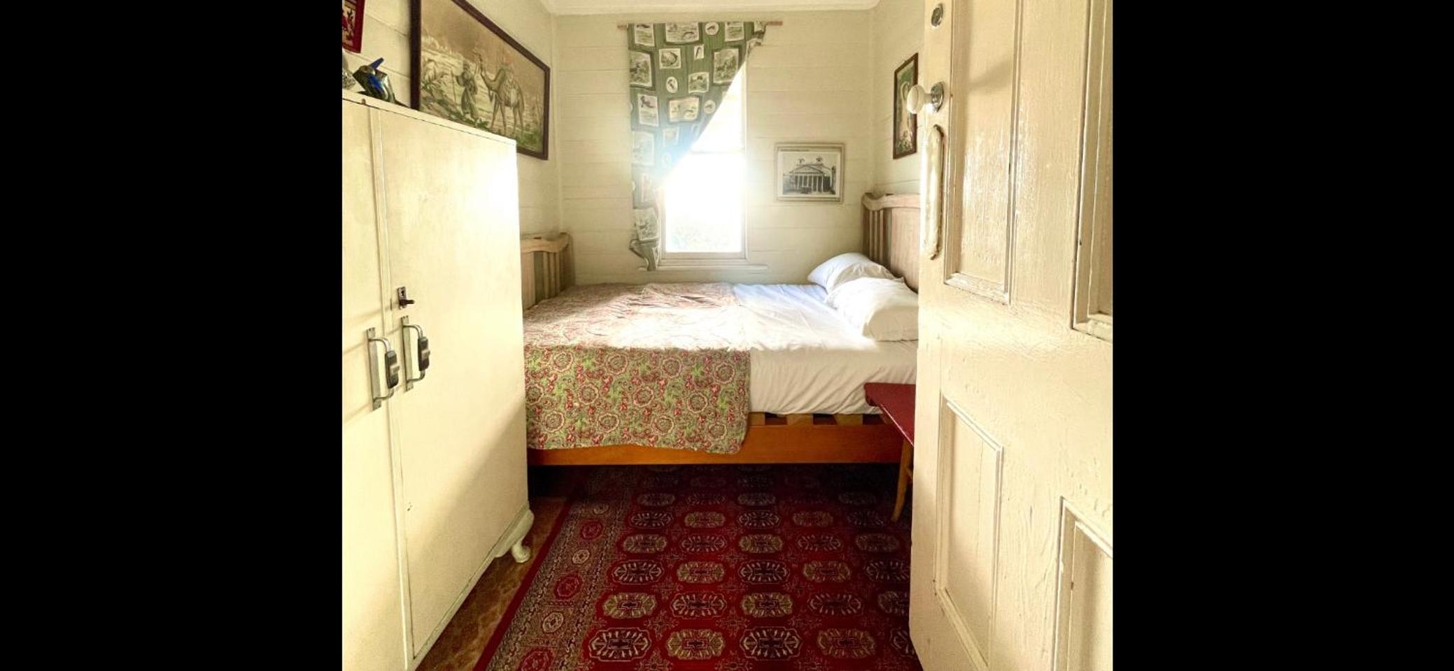 Original 1895 cottage with magnificent uninterrupted views of valley