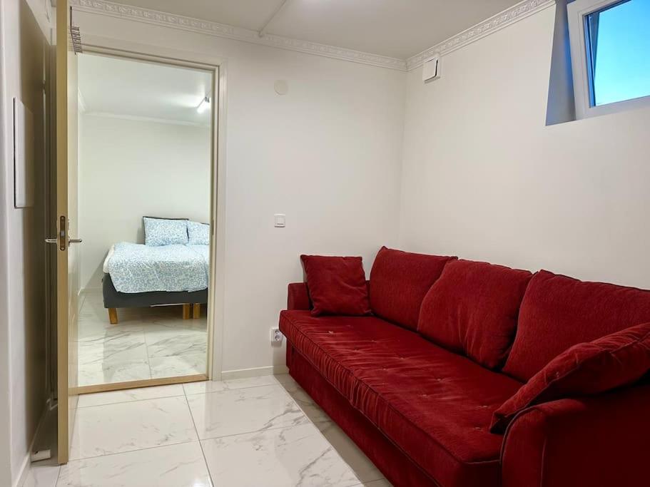 5-bedrooms House for Workers & Familys Near SKF view 4