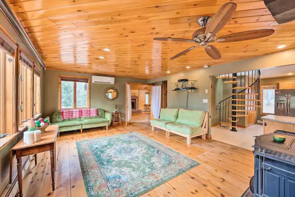 NEW! White Mountains View Escape