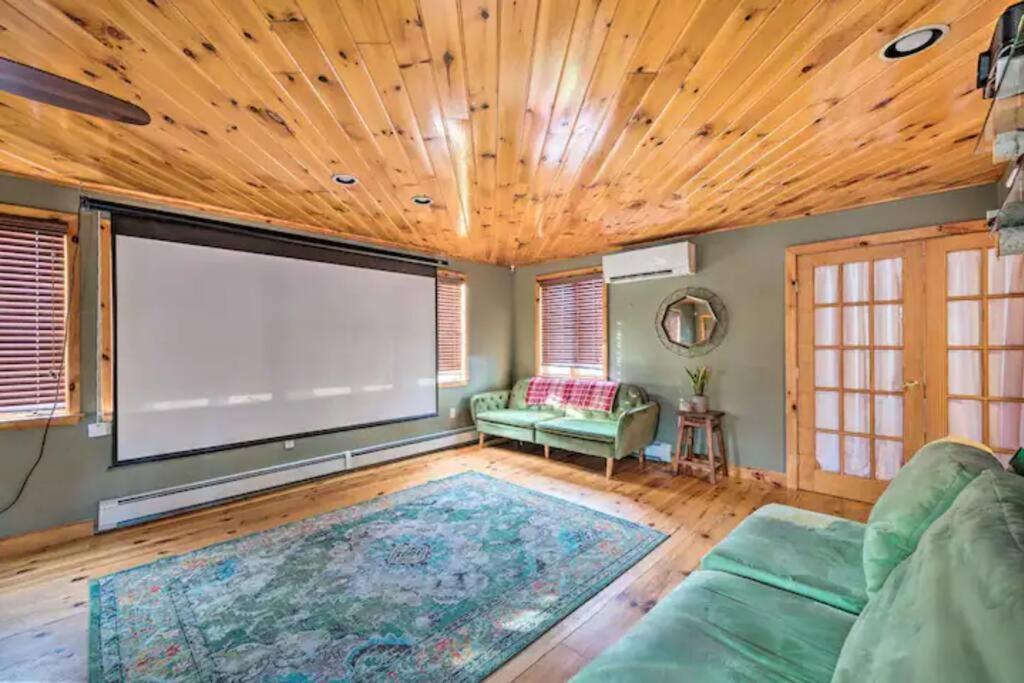 NEW! White Mountains View Escape