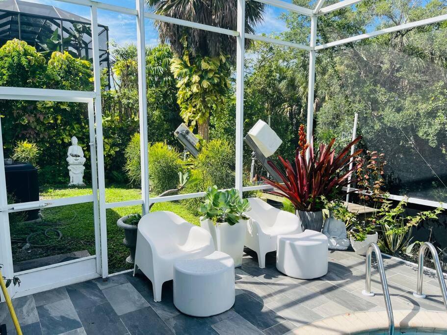 Oasis with Private Pool in SWF view 4