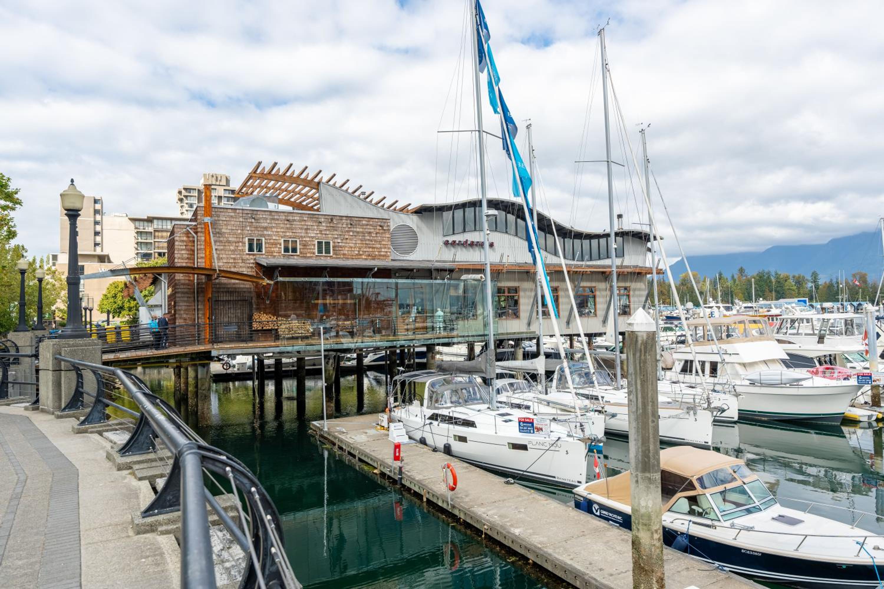 Bright and Spacious 2 Bedroom on Coal Harbors Waterfront
