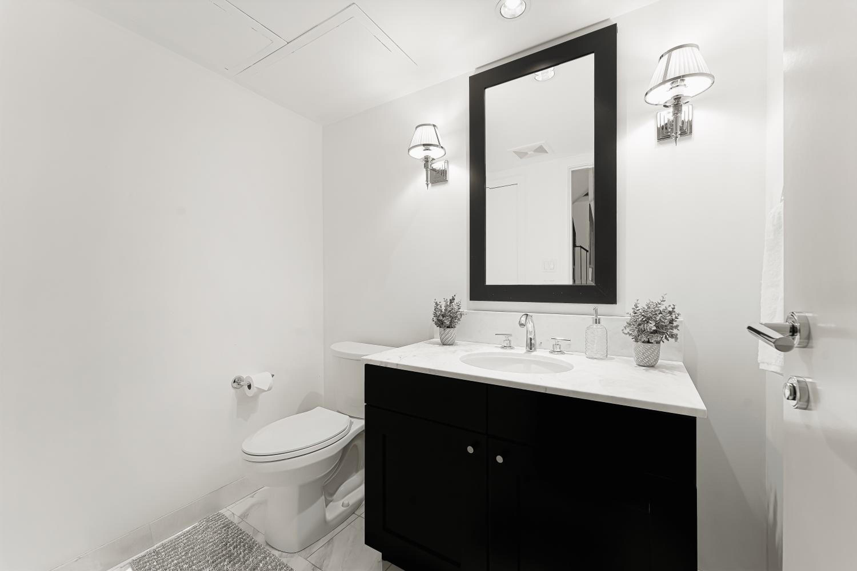 Bright and Spacious 2 Bedroom on Coal Harbors Waterfront
