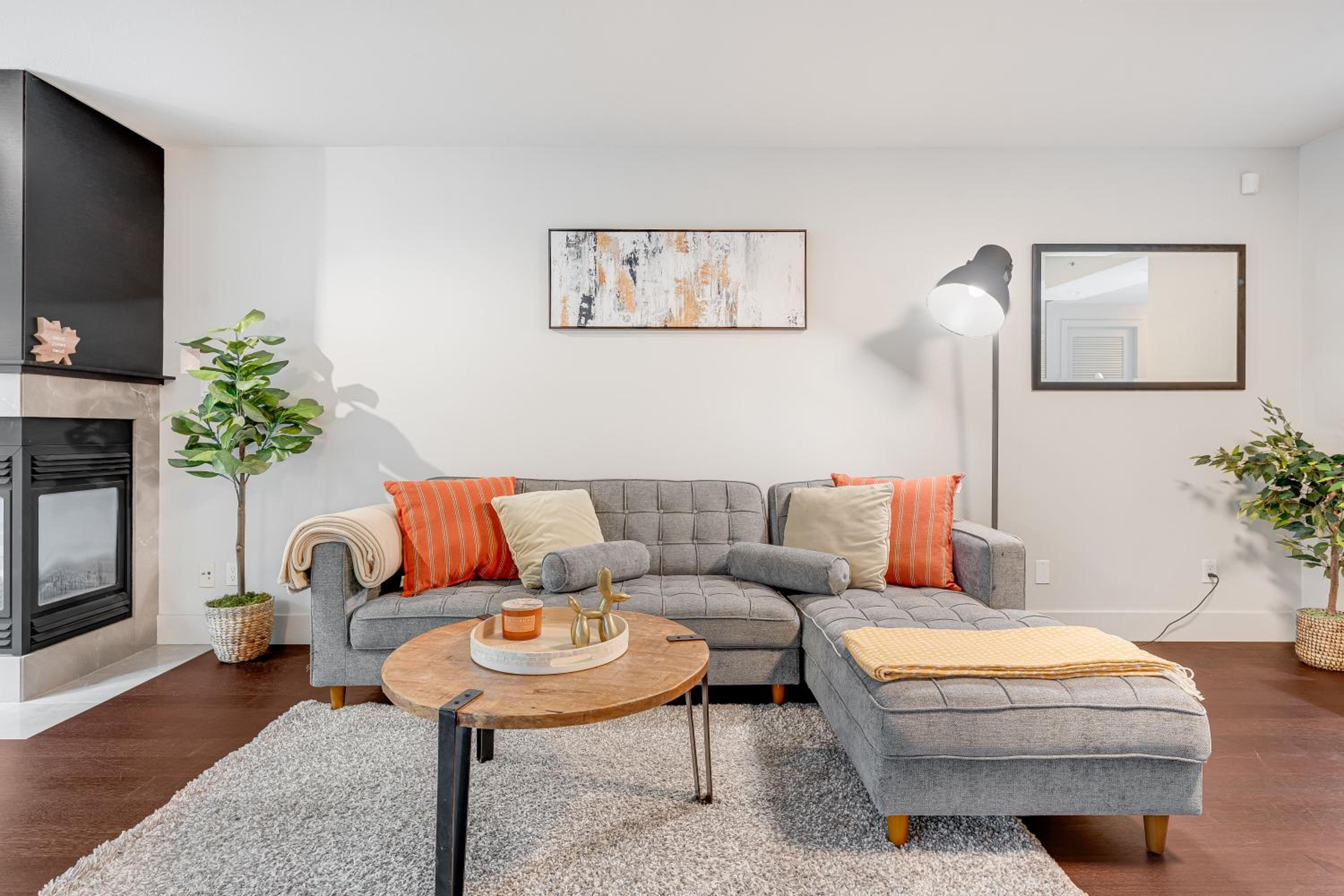 Bright and Spacious 2 Bedroom on Coal Harbors Waterfront