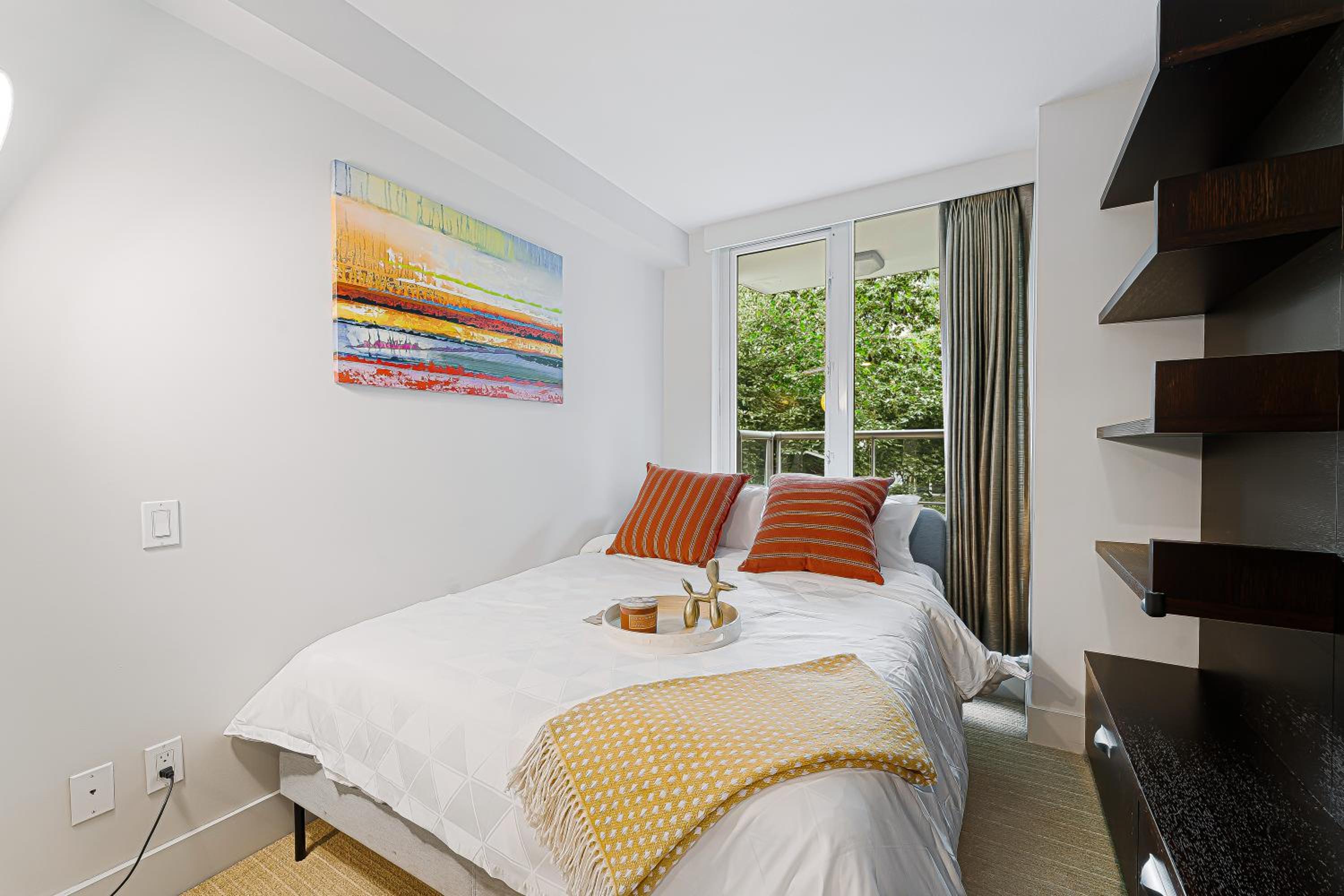 Bright and Spacious 2 Bedroom on Coal Harbors Waterfront