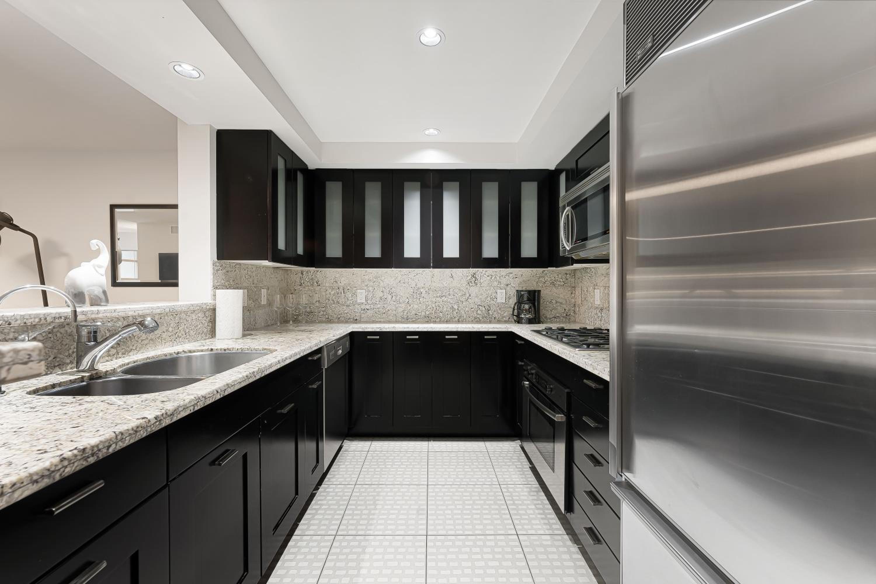 Bright and Spacious 2 Bedroom on Coal Harbors Waterfront