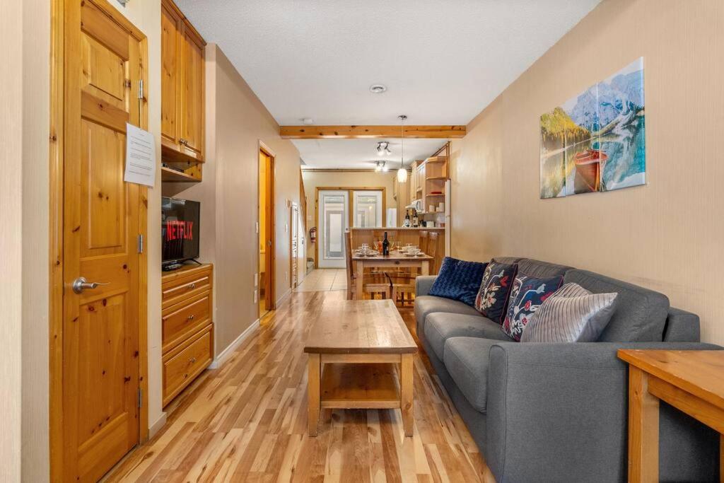 Quiet 2BR 2Bath Townhouse King Bed 6to9 Guests