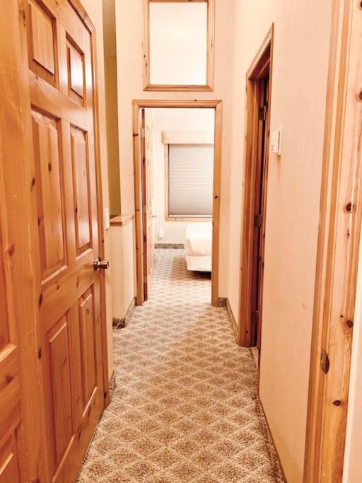 Quiet 2BR 2Bath Townhouse King Bed 6to9 Guests