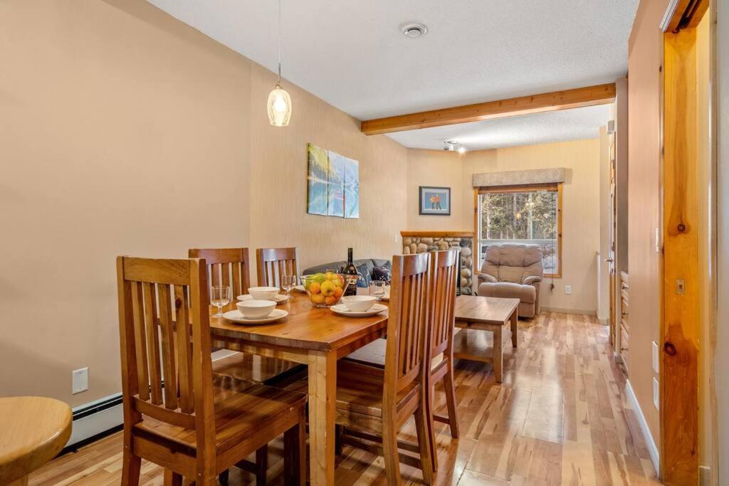 Quiet 2BR 2Bath Townhouse King Bed 6to9 Guests