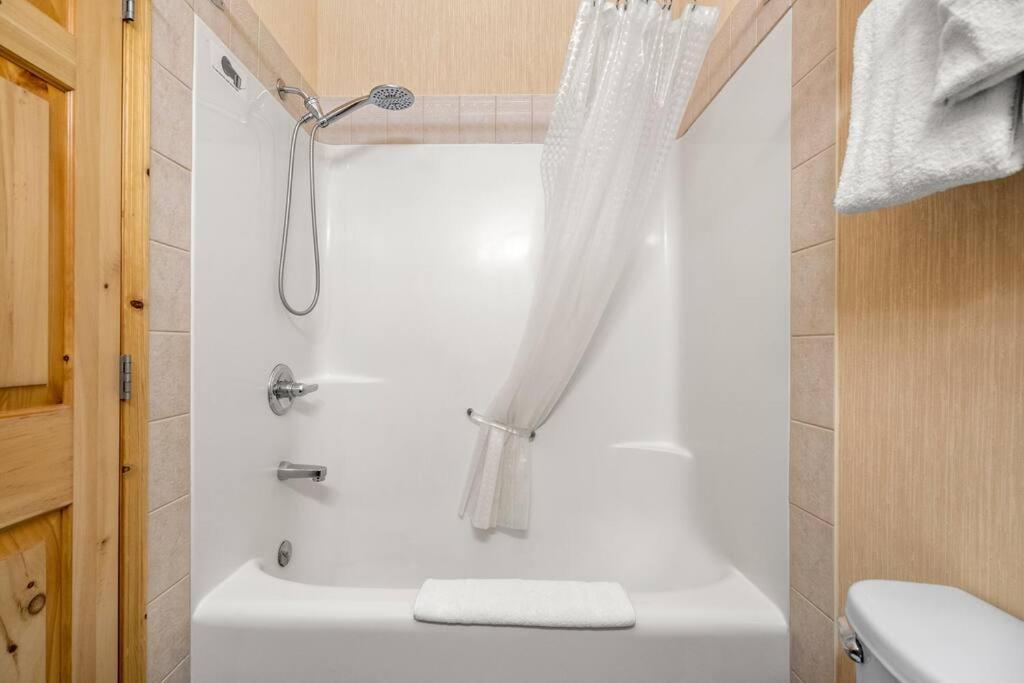 Quiet 2BR 2Bath Townhouse King Bed 6to9 Guests