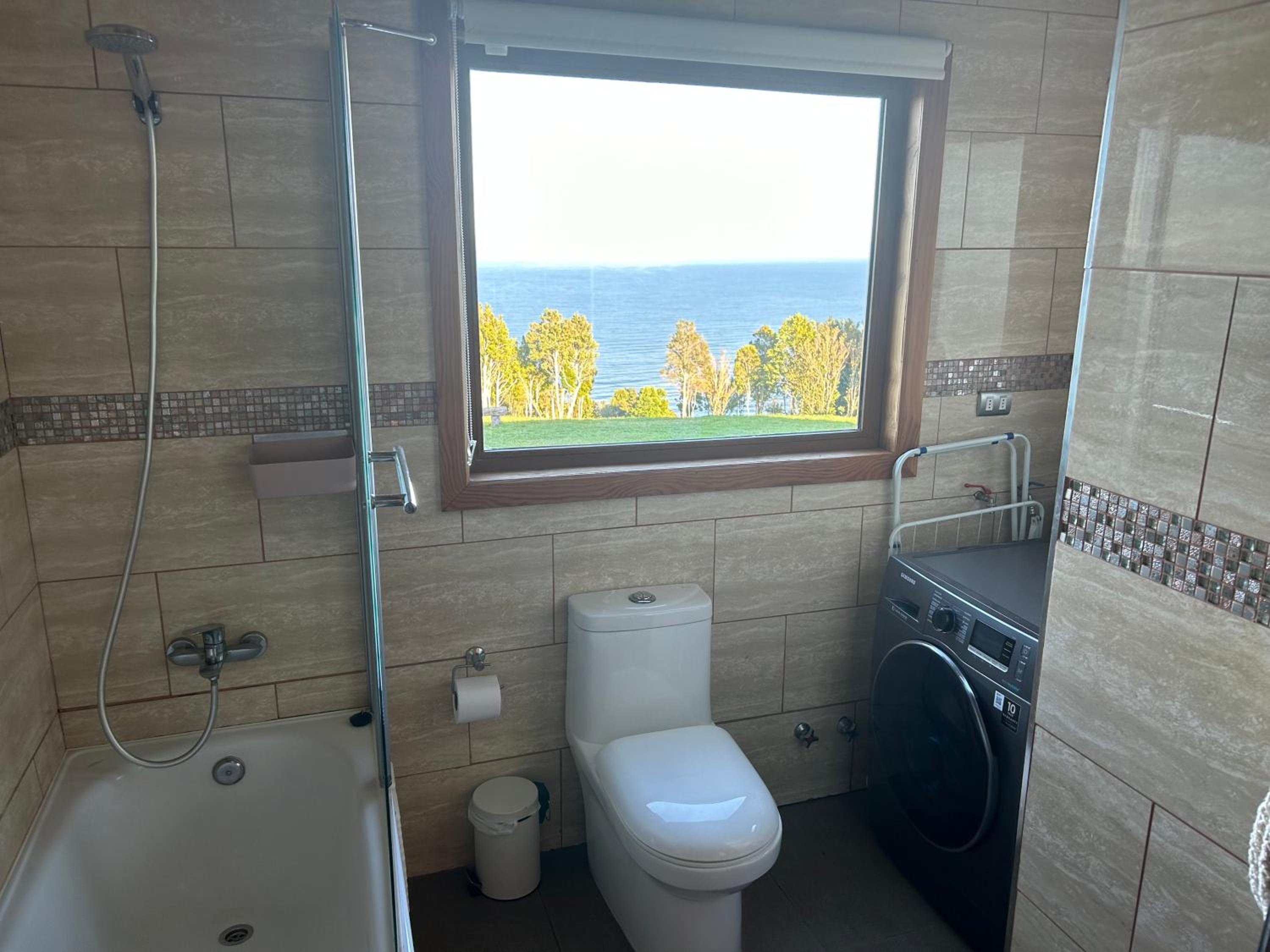 Moderna casa de campo con vista al mar a 20 minutos de Valdivia , Los Pellines