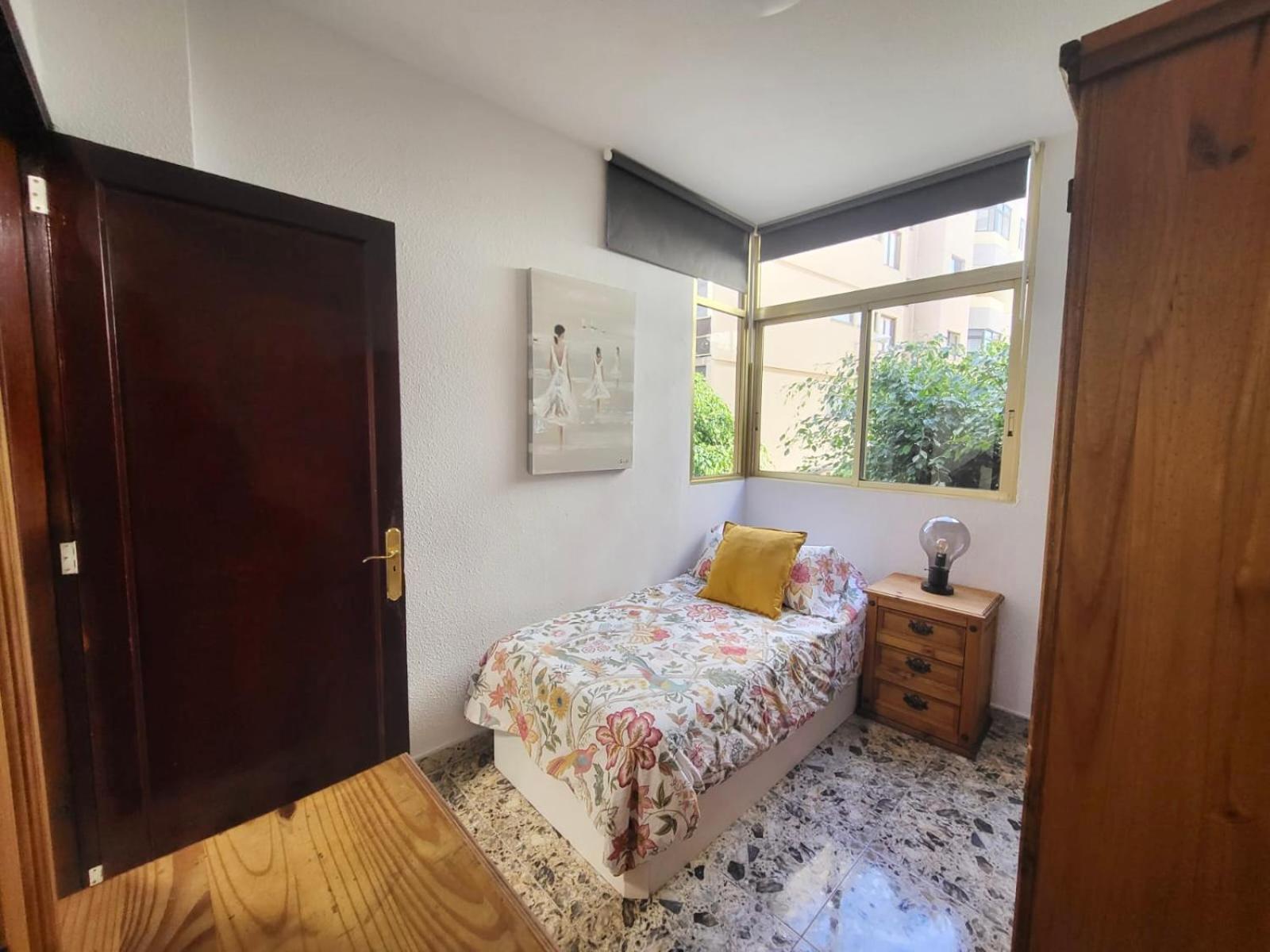 Affordable holiday accommodation for large families and groups at Las Canteras beach with 3 Bedrooms and Free Parking