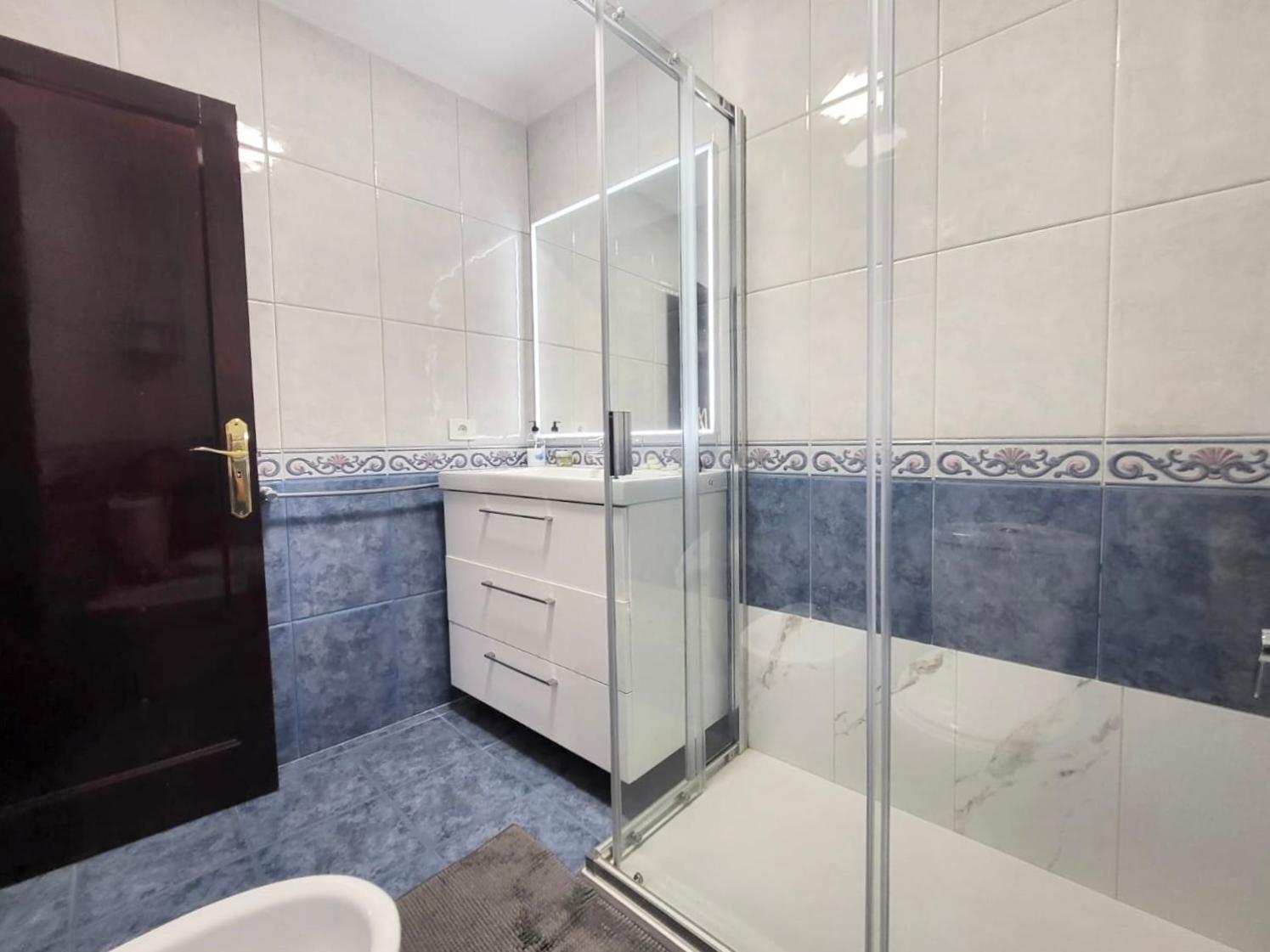 Affordable holiday accommodation for large families and groups at Las Canteras beach with 3 Bedrooms and Free Parking