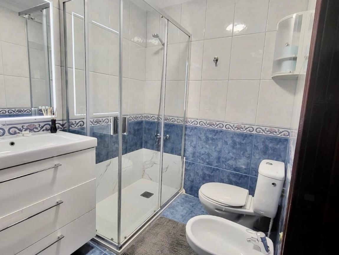 Affordable holiday accommodation for large families and groups at Las Canteras beach with 3 Bedrooms and Free Parking
