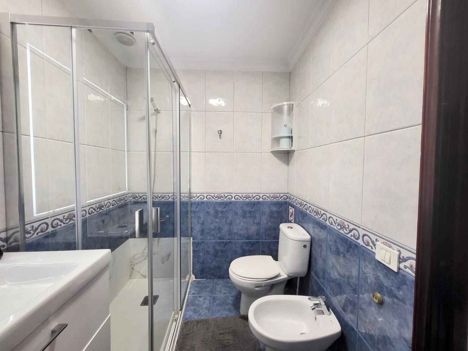 Affordable holiday accommodation for large families and groups at Las Canteras beach with 3 Bedrooms and Free Parking