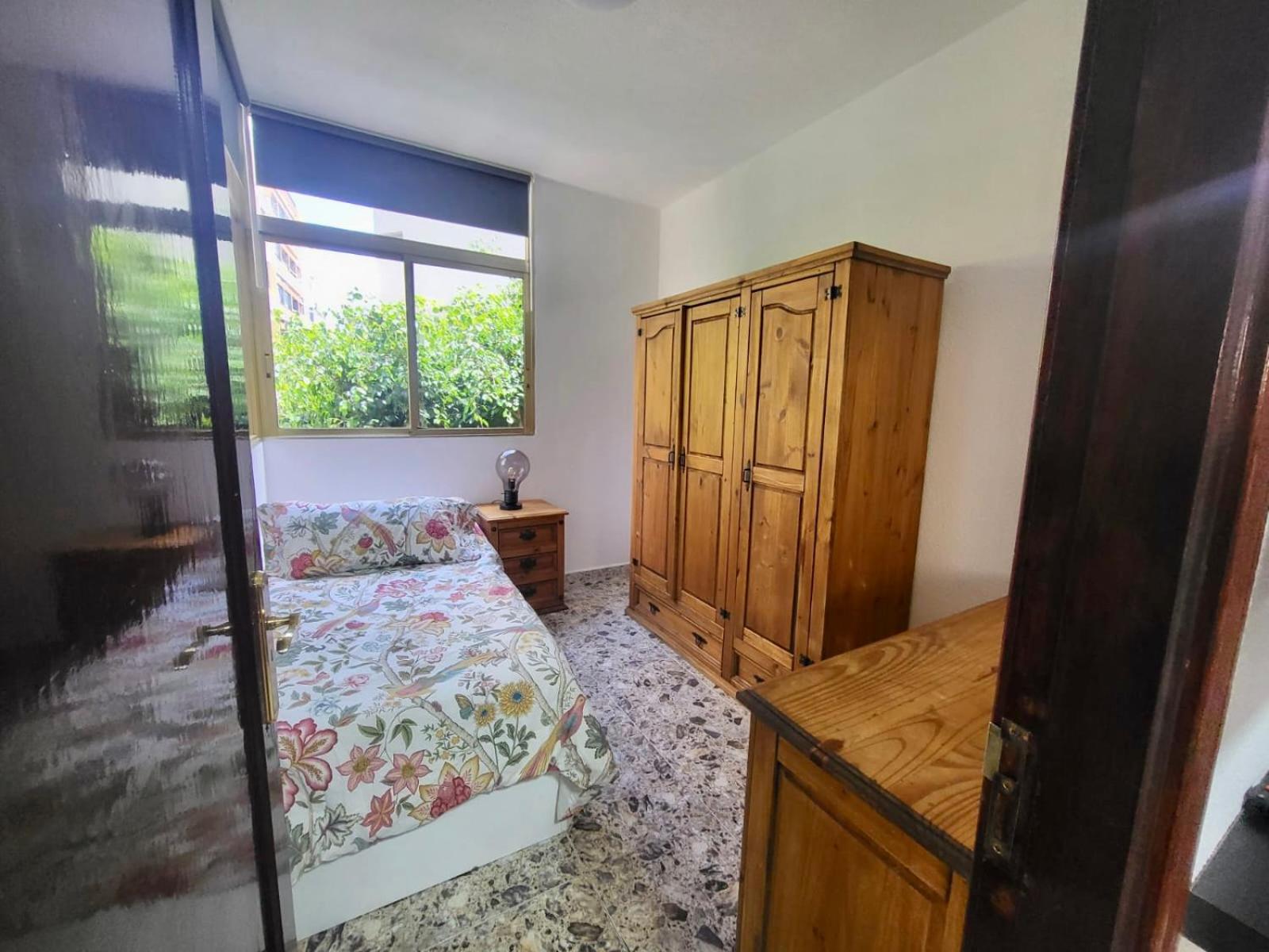 Affordable holiday accommodation for large families and groups at Las Canteras beach with 3 Bedrooms and Free Parking