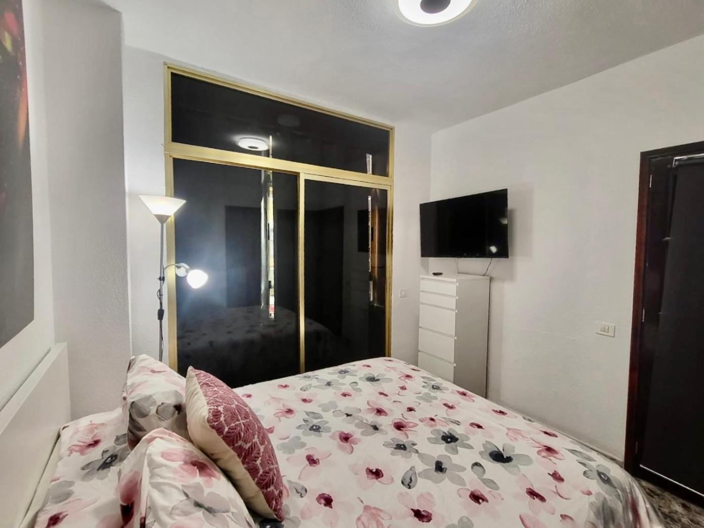 Affordable holiday accommodation for large families and groups at Las Canteras beach with 3 Bedrooms and Free Parking