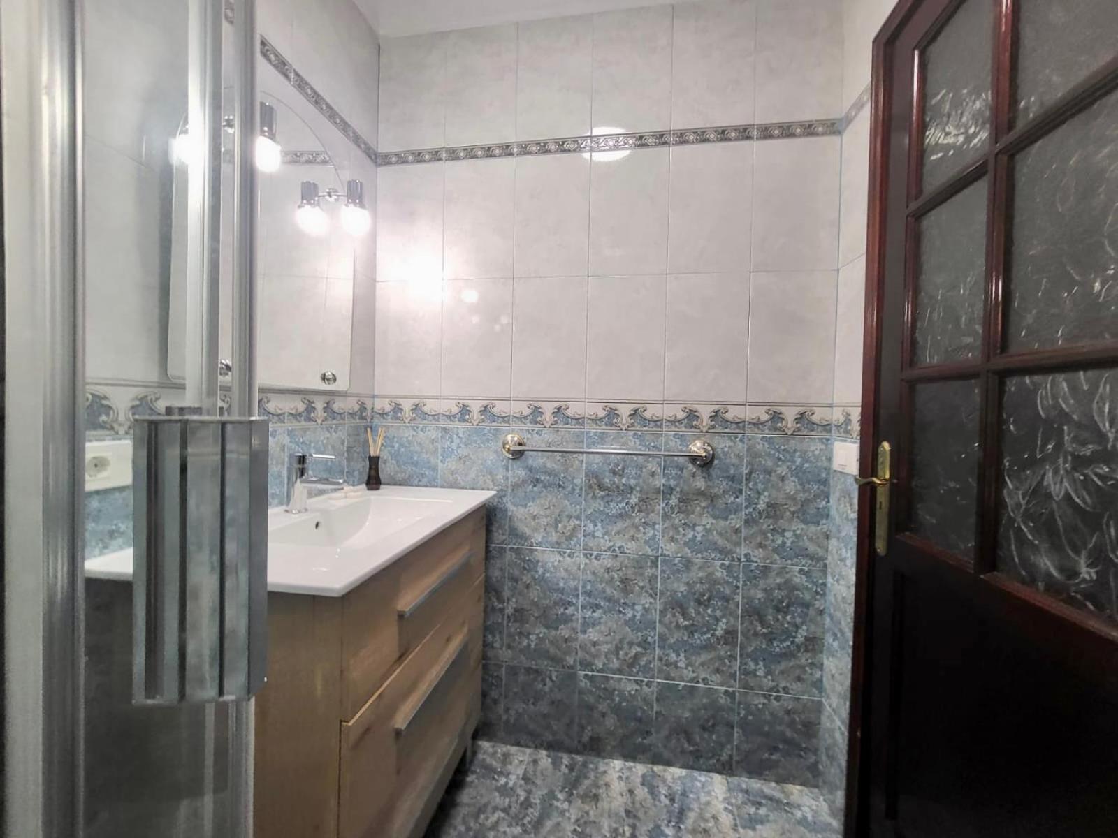 Affordable holiday accommodation for large families and groups at Las Canteras beach with 3 Bedrooms and Free Parking