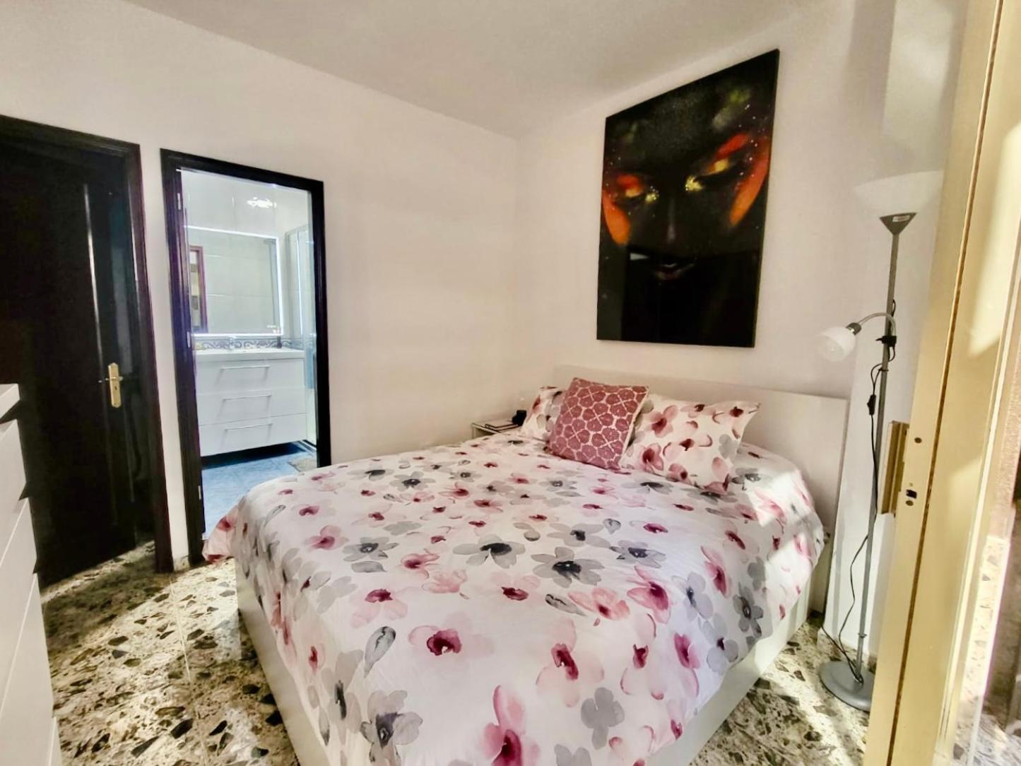 Affordable holiday accommodation for large families and groups at Las Canteras beach with 3 Bedrooms and Free Parking