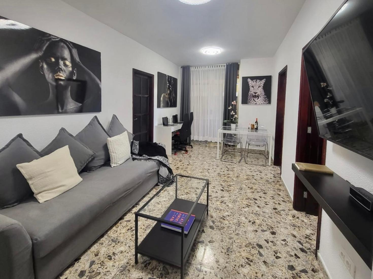 Affordable holiday accommodation for large families and groups at Las Canteras beach with 3 Bedrooms and Free Parking
