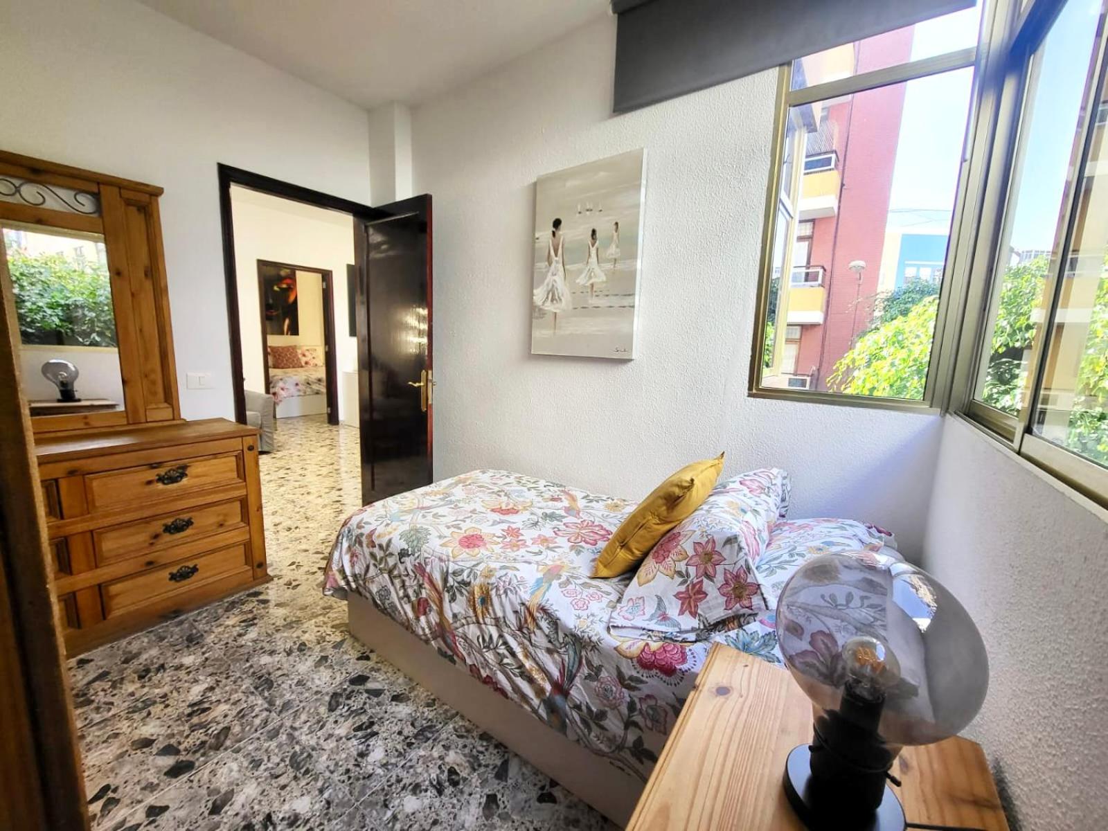 Affordable holiday accommodation for large families and groups at Las Canteras beach with 3 Bedrooms and Free Parking