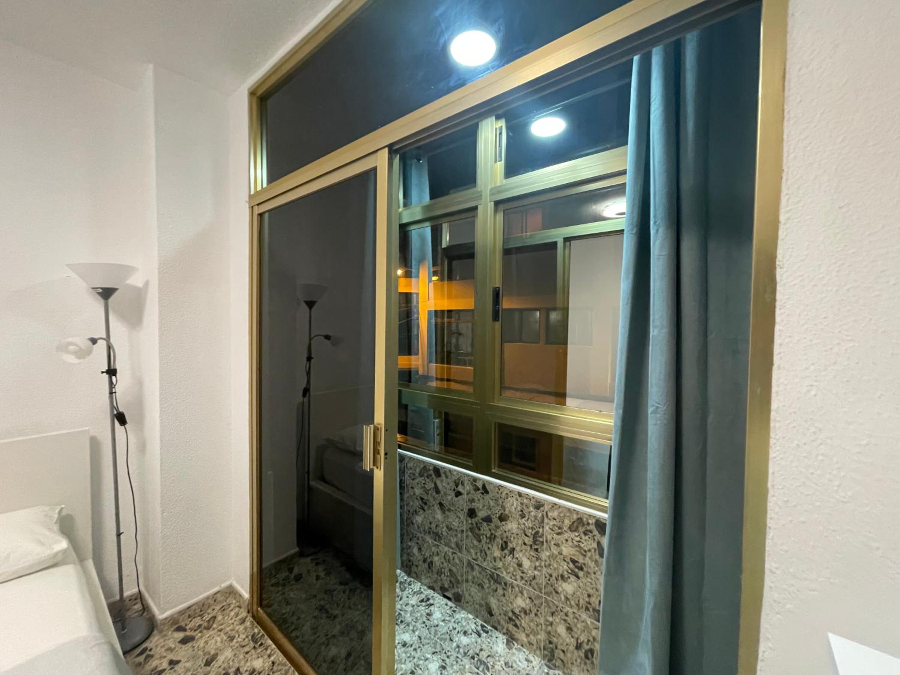 Affordable holiday accommodation for large families and groups at Las Canteras beach with 3 Bedrooms and Free Parking